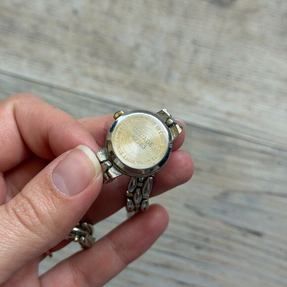 Vintage Wristwatch Decade Dainty Silver Tone Small Face Circle Round Women\'s main image 4